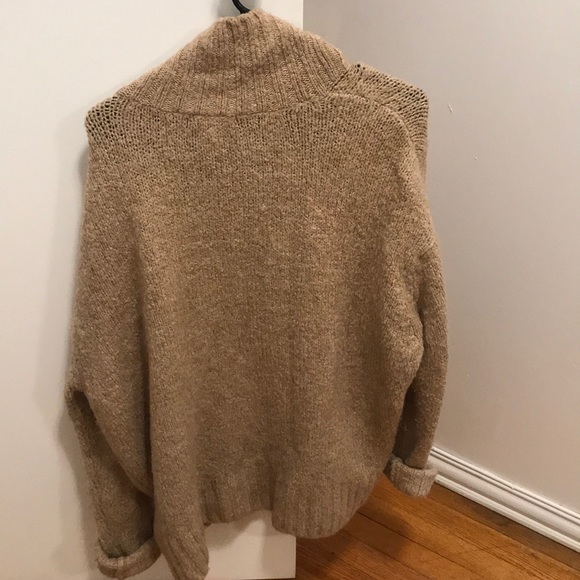 Super comfy oversized fit h&m tan sweater - Picture 2 of 3